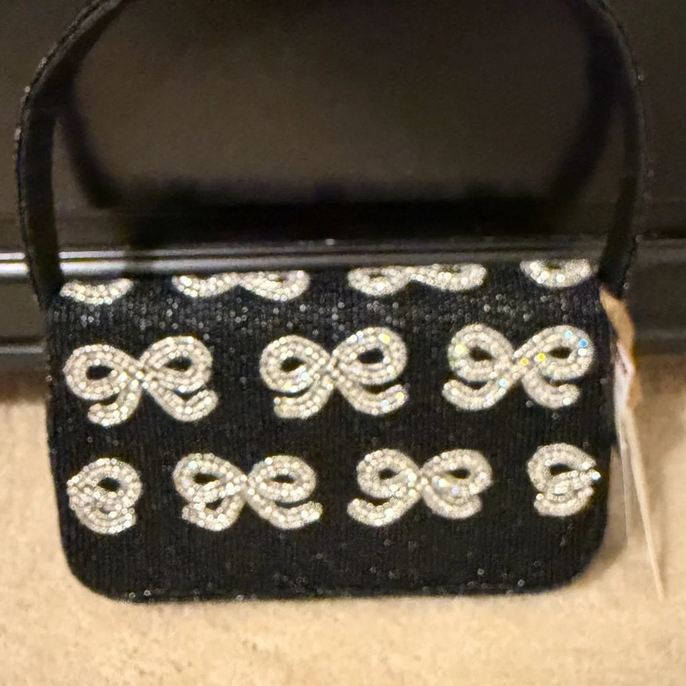 Viral Bow Beaded Purse - Picture 2 of 5